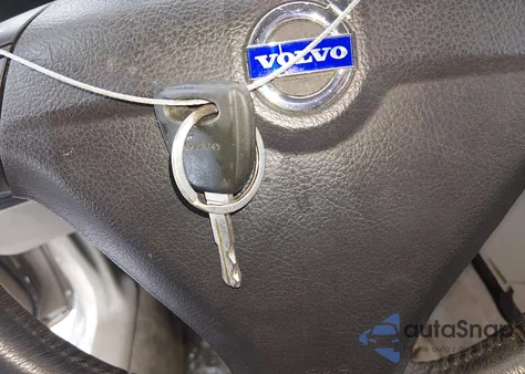 2004 Volvo S60 2.4 from USA, damaged, VIN YV1RS64A742406286